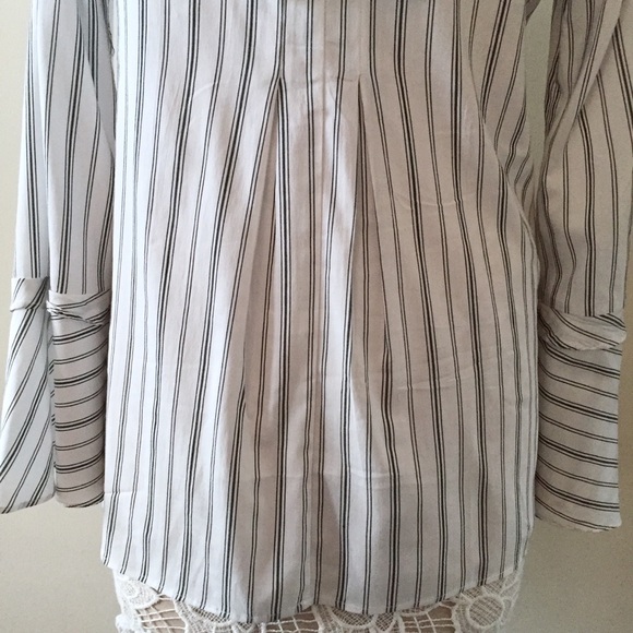 Pea in the Pod•Bell Sleeve Maternity Top🎉HP🎉 - Picture 8 of 12